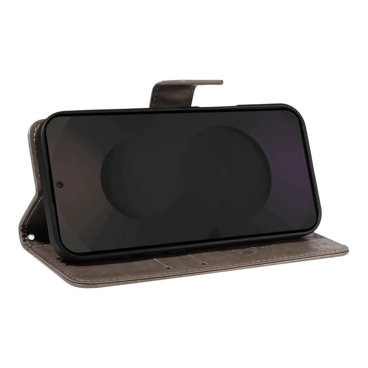 Funda de cuero con tapa y diseño de árbol y gato en relieve para Samsung Galaxy S25 FE 5G (gris)