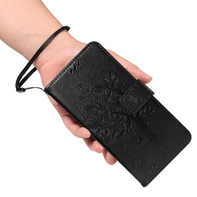 Funda de cuero con tapa y diseño de árbol y gato en relieve para Samsung Galaxy S25 FE 5G (negra)