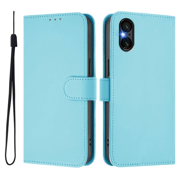 Funda de Piel para Sony Xperia 5 Vi con Cordón y Tacto Suave (Azul Cielo)