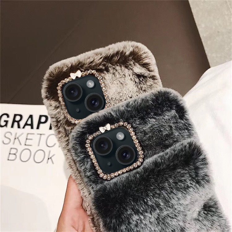 Funda de Teléfono Felpa Color Sólido con Anillo Lente Diamante para iPhone 15 Pro Max (Rosa)