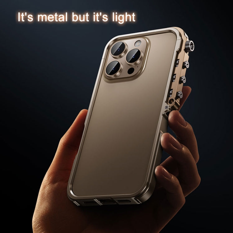 Funda para iPhone 15 Pro Max con Marco de Metal de Aleación de Aluminio y Armadura Mecánica (Plateada)