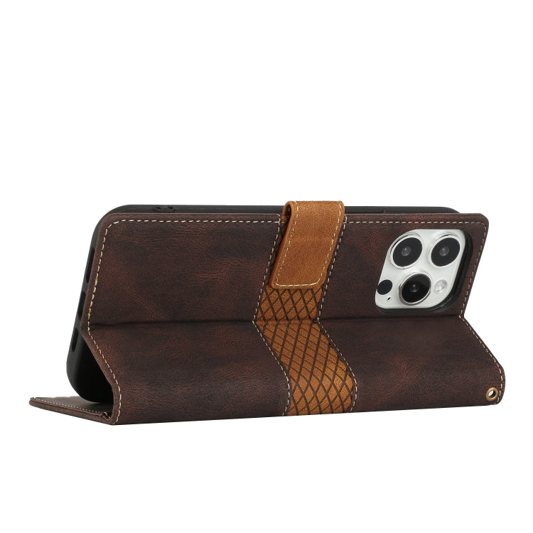 Funda de Cuero para iPhone 15 Pro Max con Costuras de Cuadrícula y Cordón (Marrón)