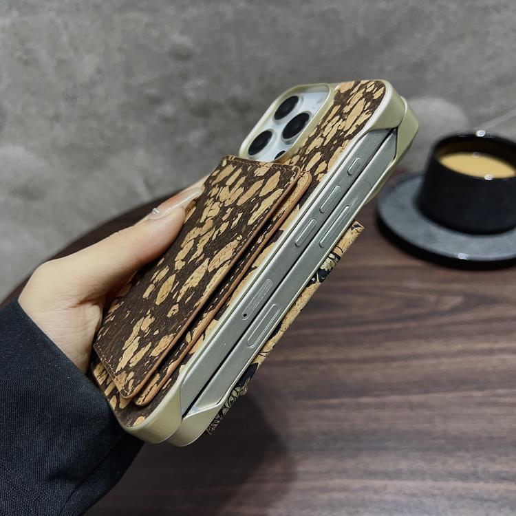 Funda para iPhone 14 Pro Denior D24 Paint con Ranura para Tarjeta Magsafe (Mariposas Doradas)