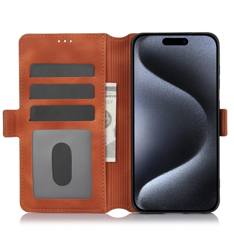 Funda de Cuero con Relieve Mariposa y Flor para iPhone 15 Plus (Marrón)