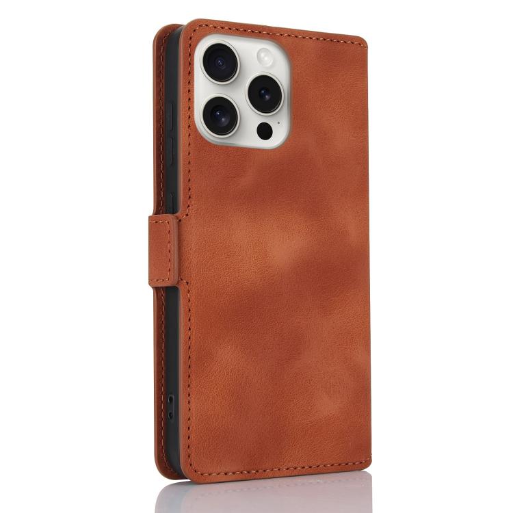 Funda de Cuero iPhone 12 Mini Relieve Mariposa y Flor de Amor (Marrón)