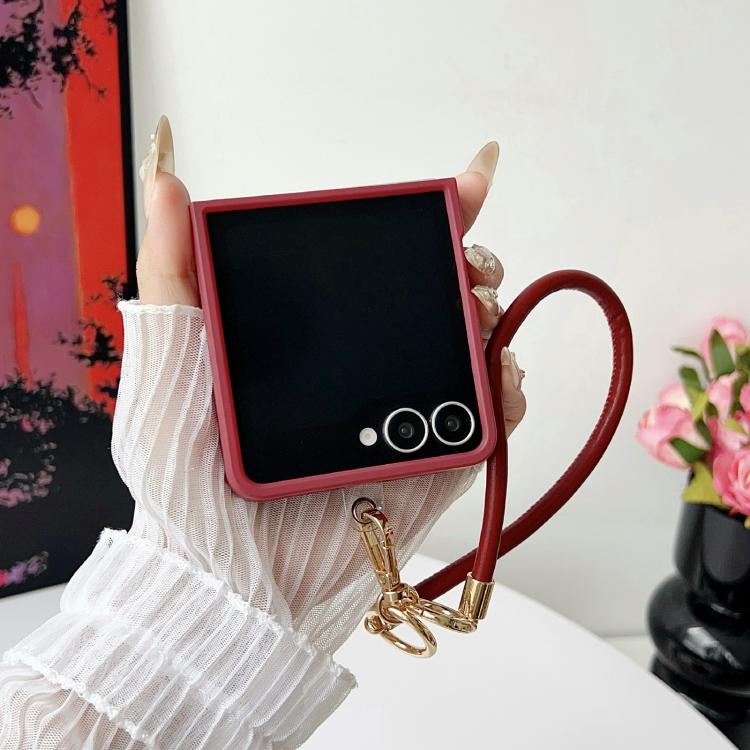 Funda de TPU con textura de cocodrilo y correa para Samsung Galaxy Z Flip7 5G (roja)