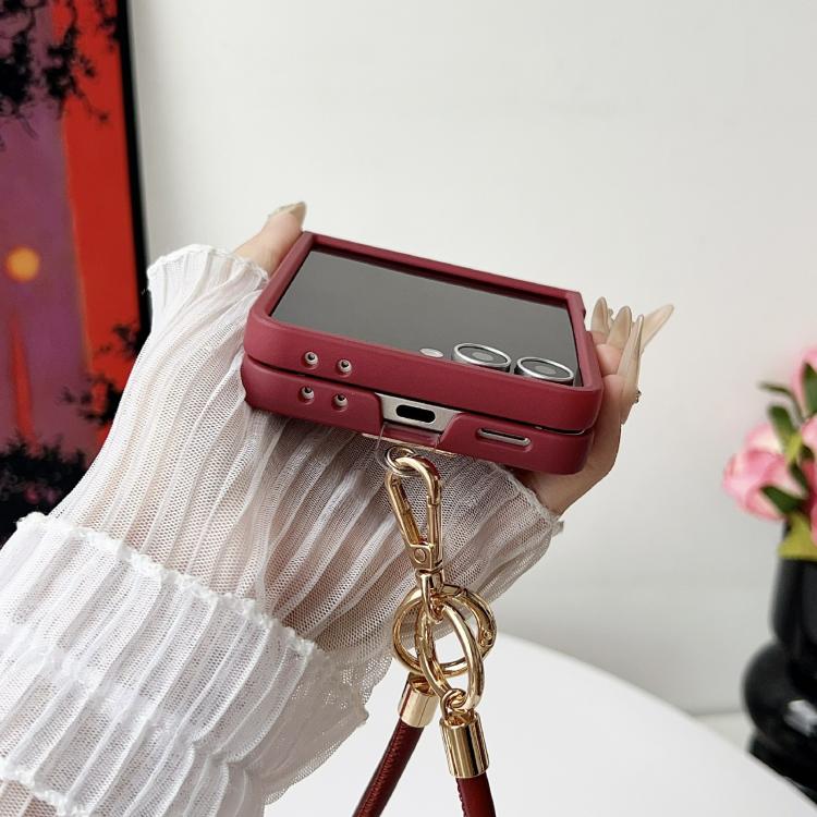 Funda de TPU con textura de cocodrilo y correa para Samsung Galaxy Z Flip7 5G (roja)
