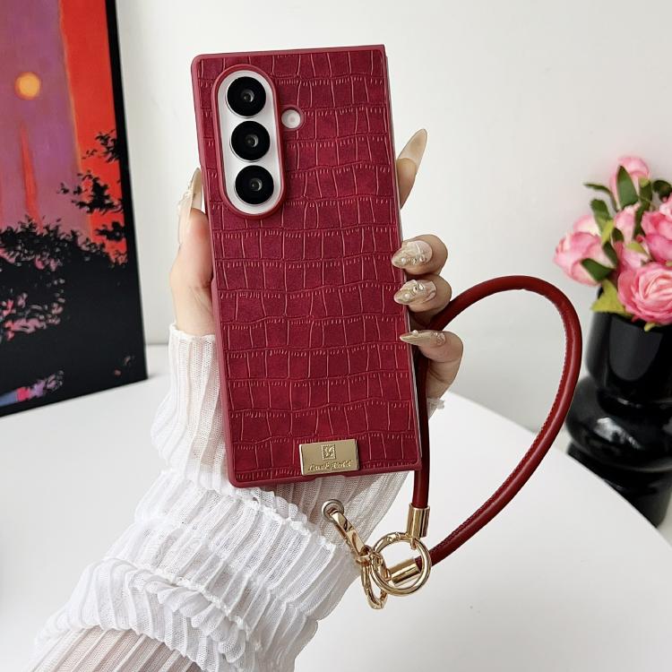 Funda de TPU con textura de cocodrilo y correa para Samsung Galaxy Z Fold7 5G (roja)