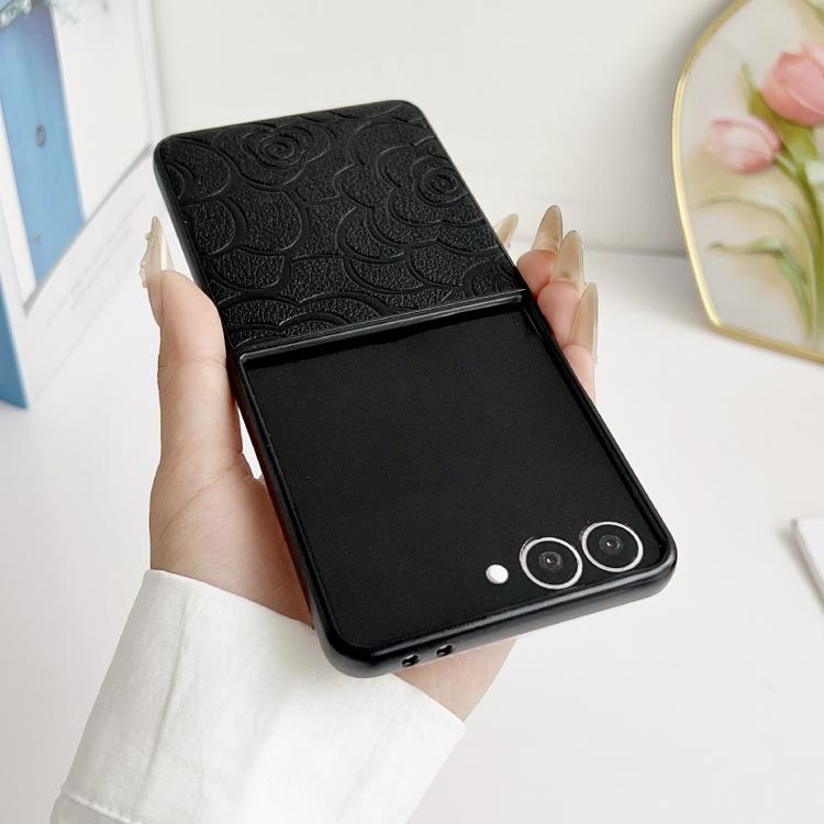 Funda protectora con estampado de camelia para Samsung Galaxy Z Flip7 5G (blanca)