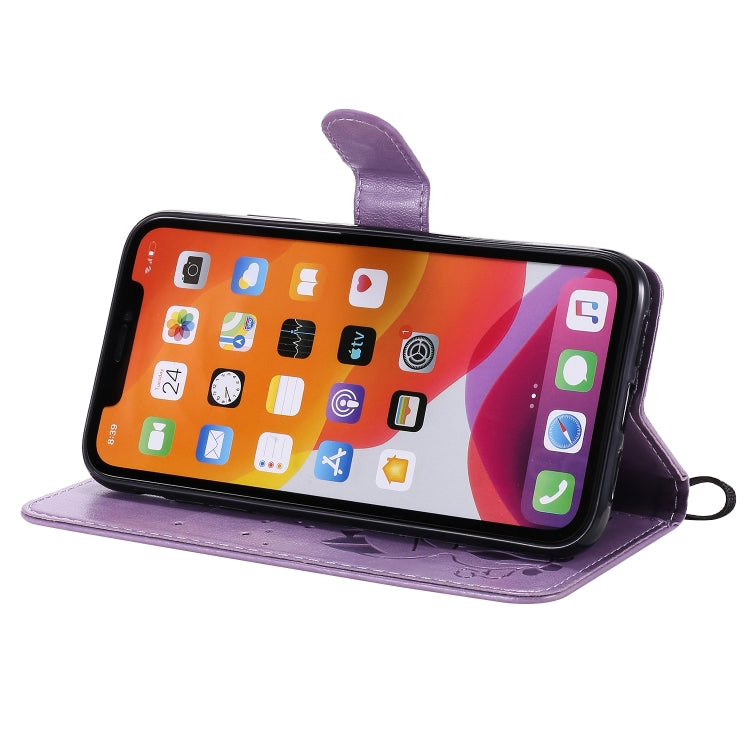 Funda de Cuero iPhone 11 Cat Bee Patrón En Relieve Tapa Horizontal Soporte Ranuras para Tarjetas Billetera (Púrpura)
