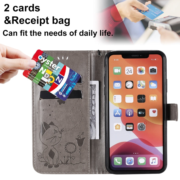 Funda de Cuero iPhone 11 Pro Max Cat Bee Patrón En Relieve Tapa Horizontal Soporte Ranuras Billetera (Gris)