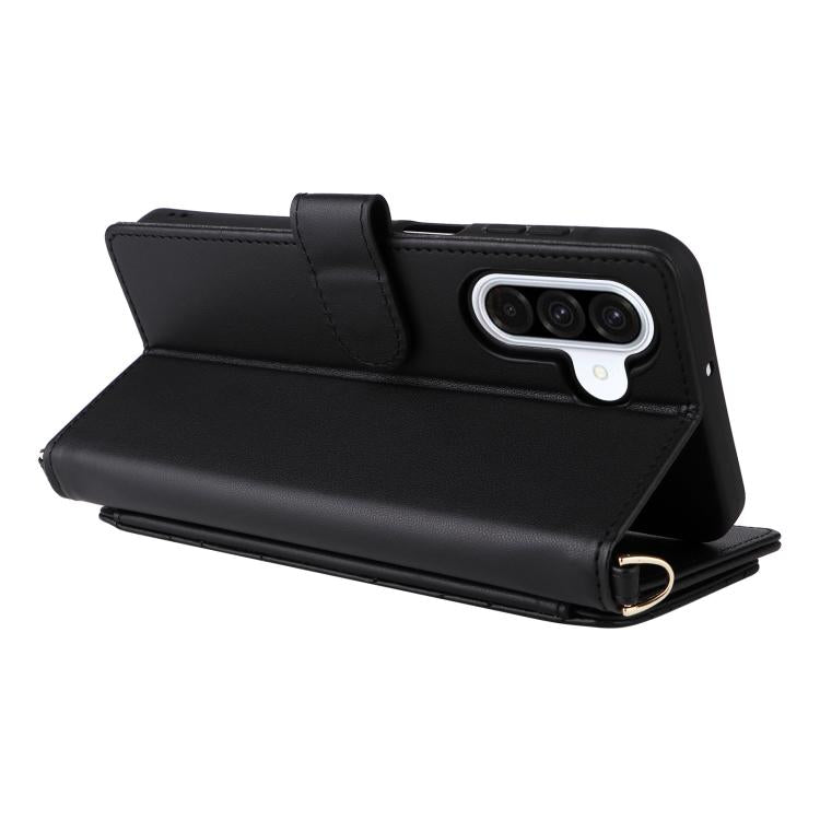 Funda de cuero multifuncional para Samsung Galaxy A17 5G con 6 ranuras para tarjetas y correa para la muñeca (negra)