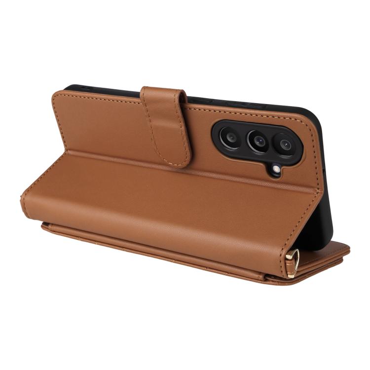 Funda de cuero multifuncional para Samsung Galaxy M56 5G con 6 ranuras para tarjetas y correa para la muñeca (marrón)