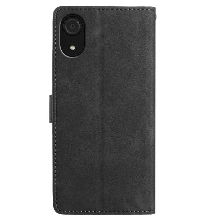 Funda de cuero con estampado floral en relieve para Samsung Galaxy A03 Core (negra)
