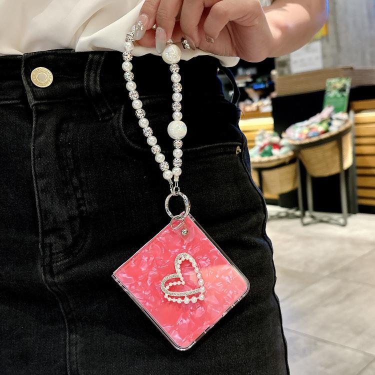 Funda para Samsung Galaxy Z Flip7 5G con textura perlada y patrón de corazón, con pulsera (roja)