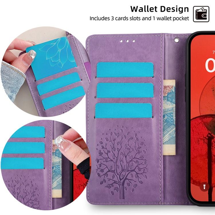 Funda de piel con relieve de árbol y ciervo para Samsung Galaxy S25 5G (morada)