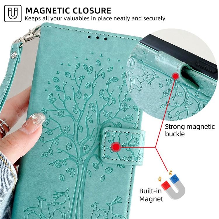 Funda de piel con relieve de árbol y ciervo para Samsung Galaxy S25+ 5G (verde)