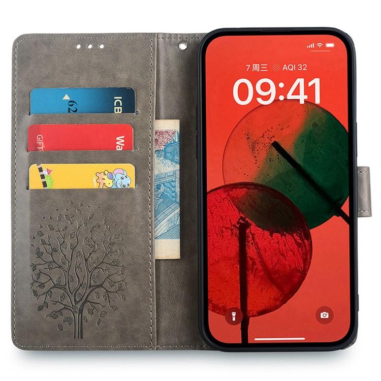 Funda de piel con relieve de árbol y ciervo para Samsung Galaxy S25+ 5G (gris)