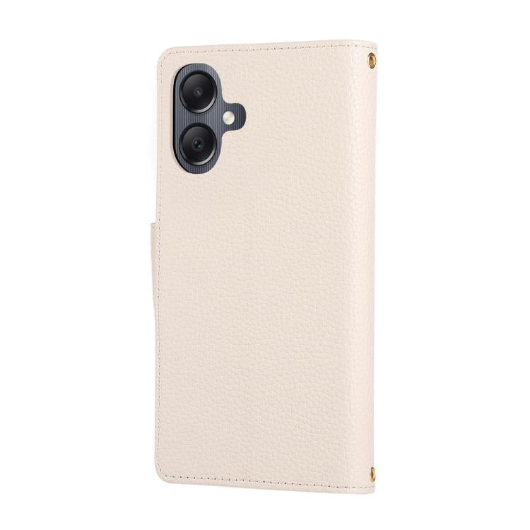 Funda de cuero tipo billetera con hebilla redonda y cremallera para Samsung Galaxy A06 con correa cruzada (blanca)