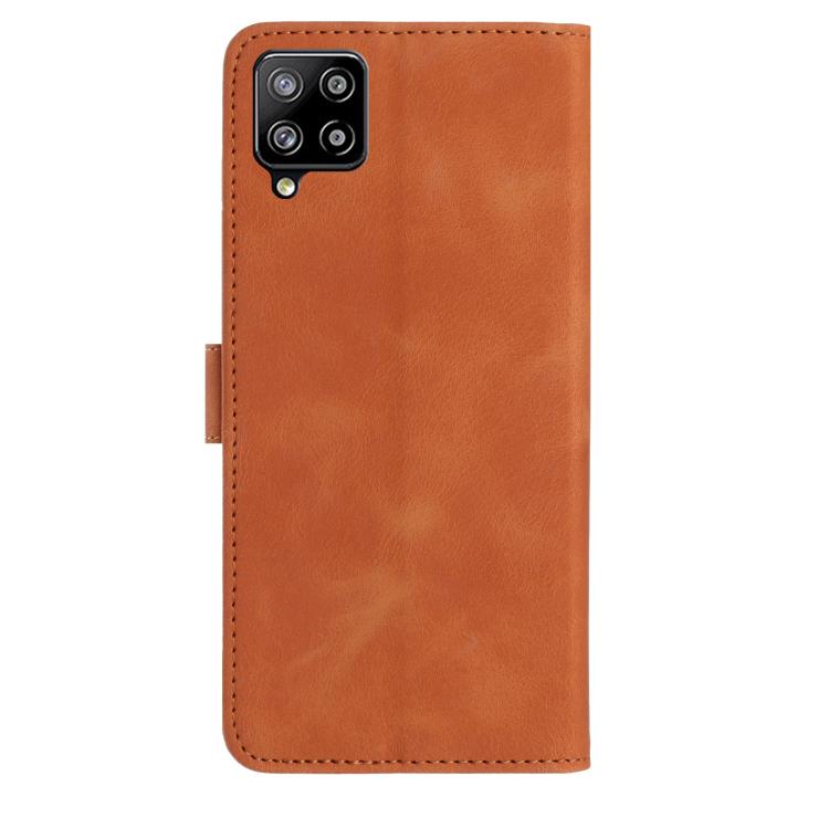 Funda de piel con estampado de rosas en relieve para Samsung Galaxy M32 (marrón)