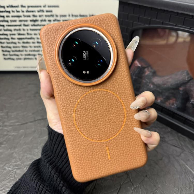 Funda ultrafina de TPU con diseño circular MagSafe y grano de lichi para Xiaomi 14 (marrón dorado)