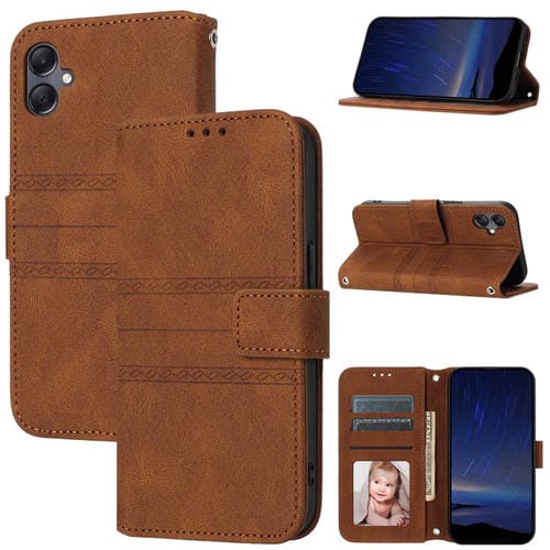 Funda de cuero con textura de rayas en relieve para Samsung Galaxy A07 4G / A06 4G (marrón)