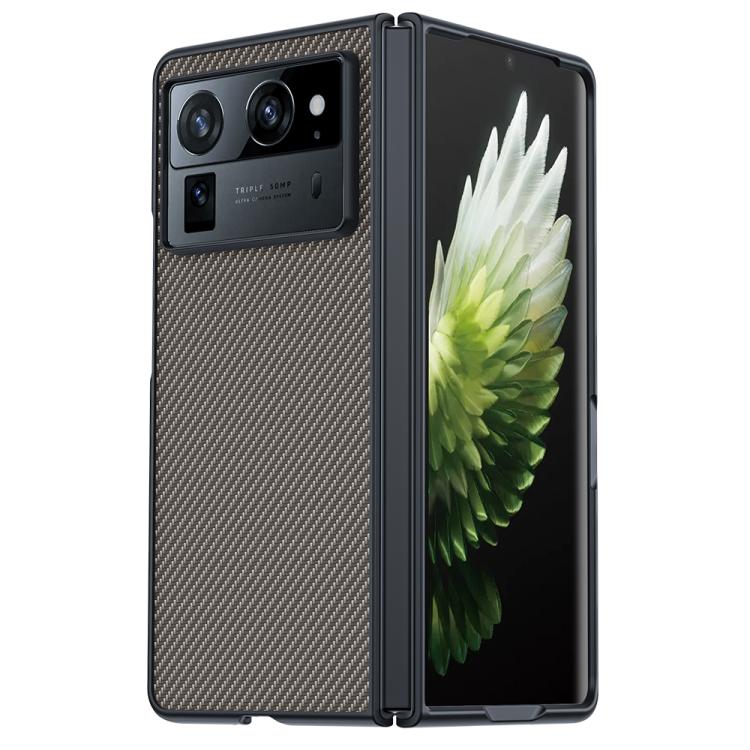 Funda ultrafina con textura de fibra de carbono para Tecno Phantom V Fold2 (dorada)