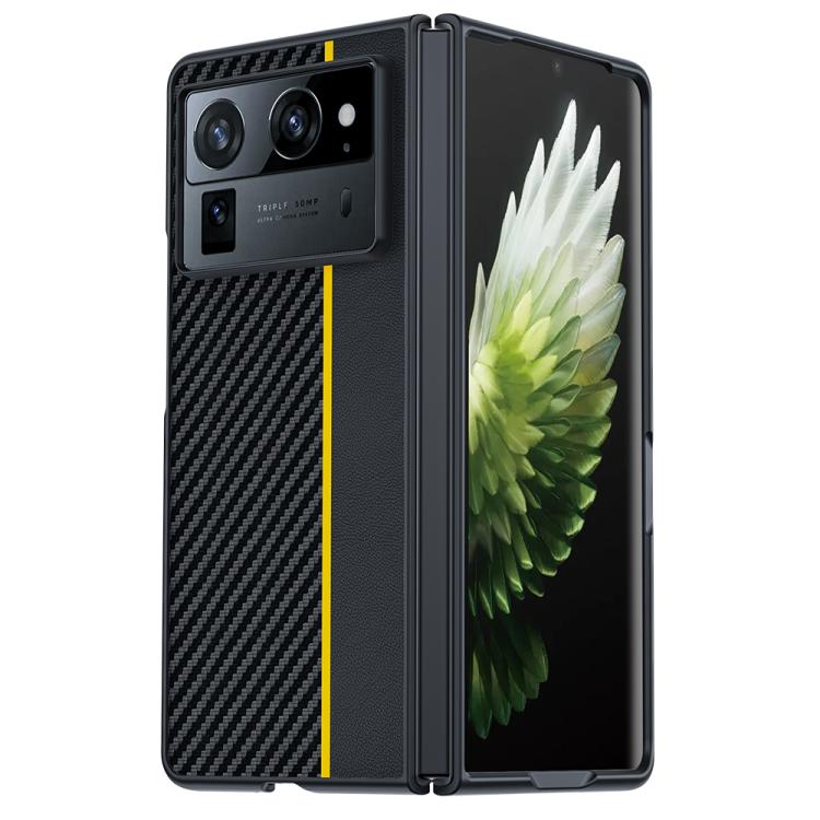 Funda ultrafina con textura de fibra de carbono para Tecno Phantom V Fold2 (negro y amarillo)