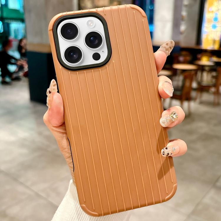 Funda MagSafe de cobertura total para iPhone 16 Pro Max con diseño inspirado en equipaje (marrón)