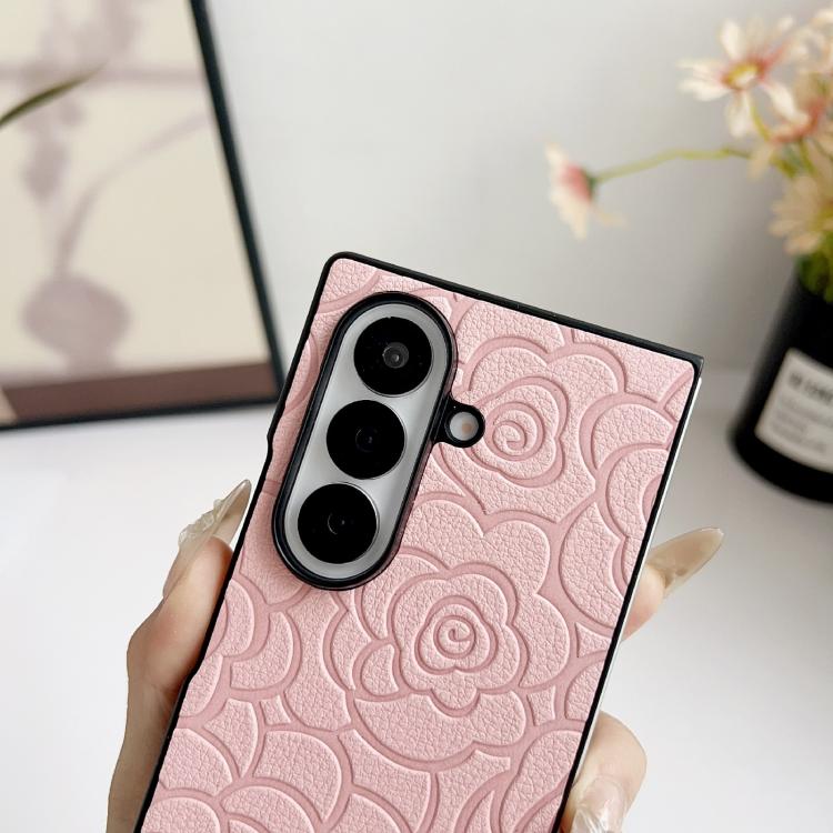 Funda protectora con estampado de camelia para Samsung Galaxy Z Fold7 5G (negra)