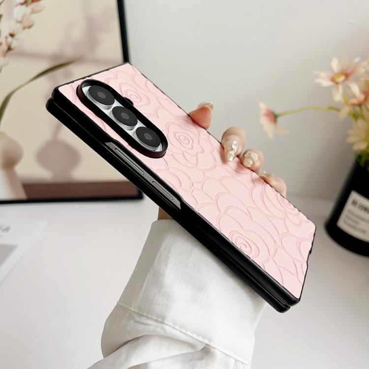 Funda protectora con estampado de camelia para Samsung Galaxy Z Fold7 5G (negra)