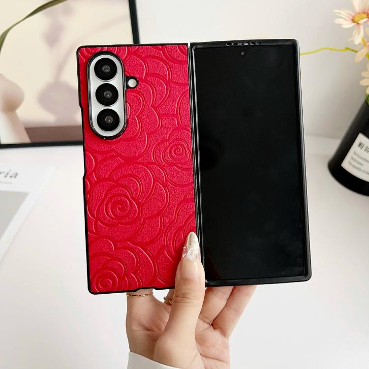 Funda protectora con estampado de camelia para Samsung Galaxy Z Fold7 5G (negra)
