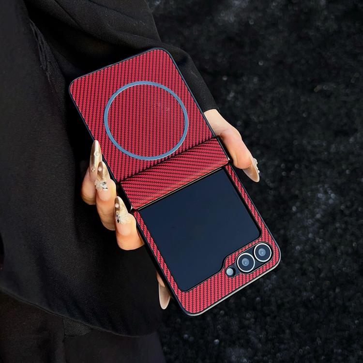 Funda MagSafe de tres piezas con textura de fibra de carbono para Samsung Galaxy Z Flip6 (roja)