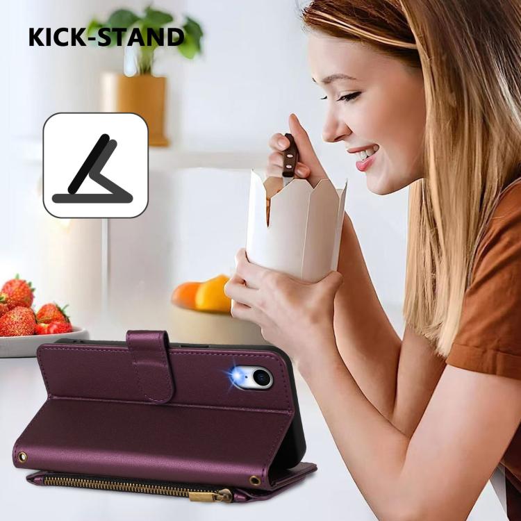 Funda de cuero con cremallera para iPhone XR, diseño de mariposas, flores y amor, con múltiples tarjetas (morado oscuro)