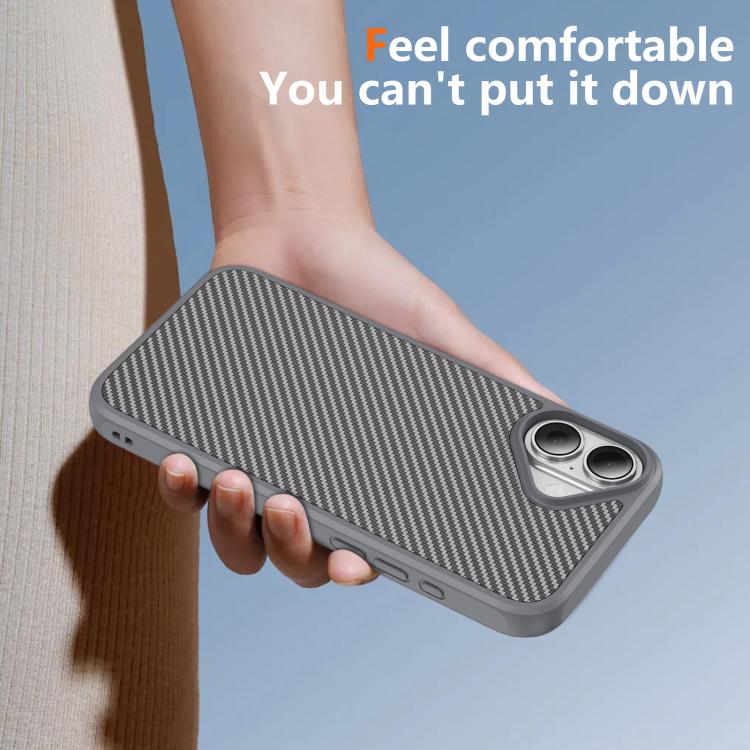 Funda MagSafe con textura de fibra de carbono y tacto suave para iPhone 16 Plus (gris)