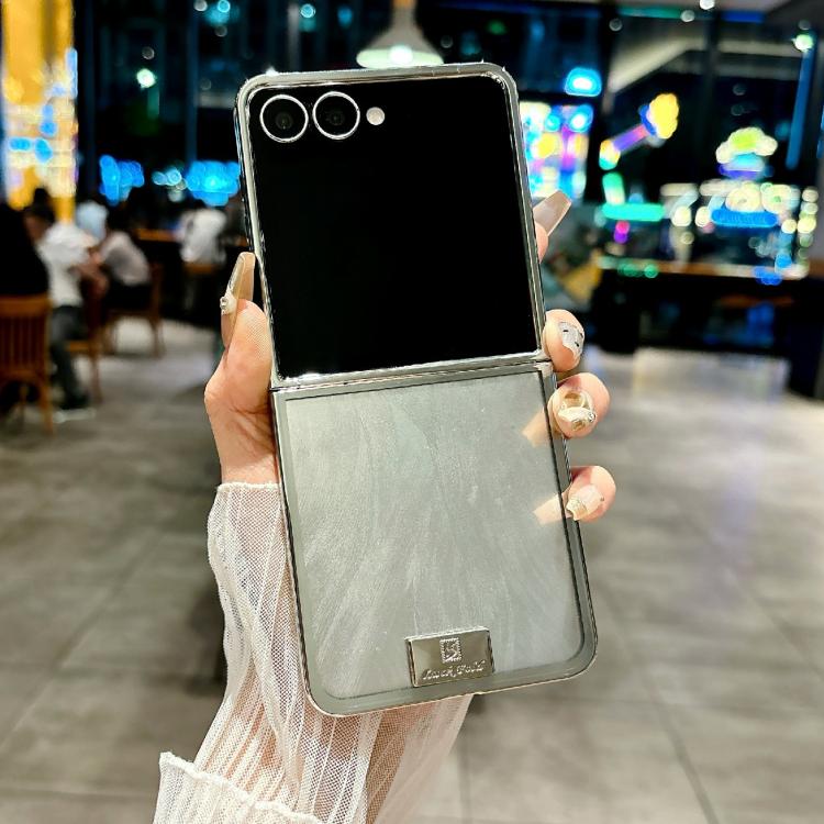 Funda para Samsung Galaxy Z Flip5 con marco chapado, papel brillante y placa de identificación de cobertura completa (plata glaciar)