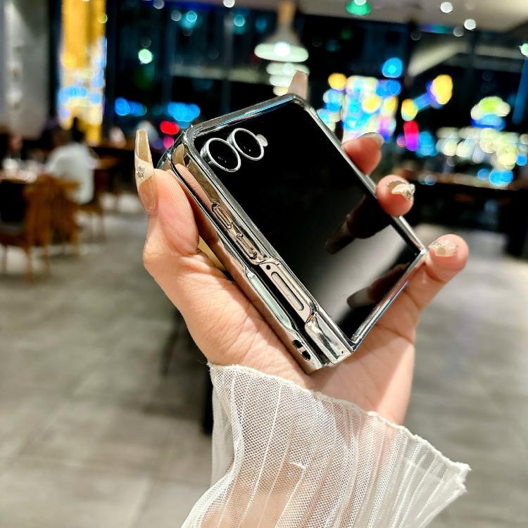 Funda para Samsung Galaxy Z Flip7 5G con marco chapado, placa de identificación de papel brillante y cobertura total (plateada)
