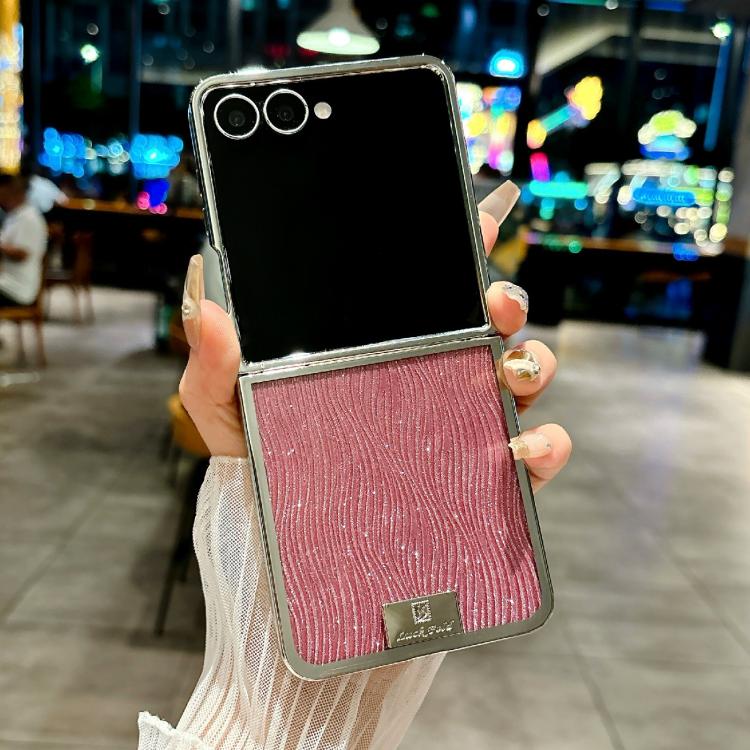 Funda para Samsung Galaxy Z Flip7 5G con marco chapado, placa de identificación de papel brillante, cobertura total (rojo ondulado)