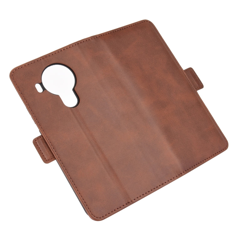 Para Nokia 5.4 Estuche de cuero abatible horizontal con hebilla magnética de doble cara con soporte, ranuras para tarjetas y billetera (marrón)