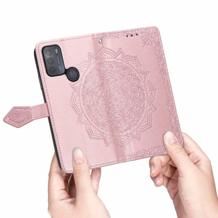 Para Motorola Moto G50 Mandala patrón de estampado en relieve Funda de cuero con soporte y ranuras para tarjetas y billetera y cordón (oro rosa)