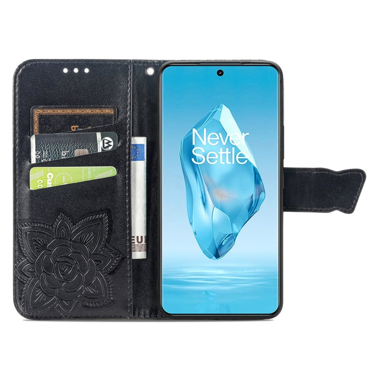Funda de Cuero para OnePlus Ace 3 Pro con Relieve de Mariposa y Flor (Negra)