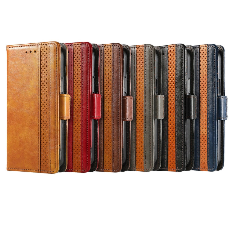 Funda de Cuero Caseneo Splicing para Samsung Galaxy A55 5G con Hebilla Magnética Dual (Marrón)