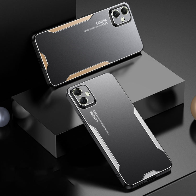 Caja de teléfono híbrida de metal y TPU para Samsung Galaxy A05 Blade Series (Rojo)