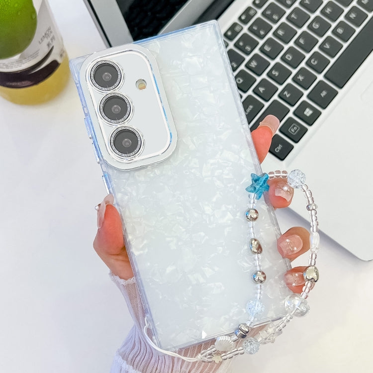 Carcasa TPU Samsung Galaxy A36 5G Textura Brillante Cadena Pulsera Película Lente (Blanca)