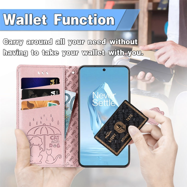Funda de Piel con Relieve Gato y Perro para OnePlus Ace 3 Pro (Amarilla)