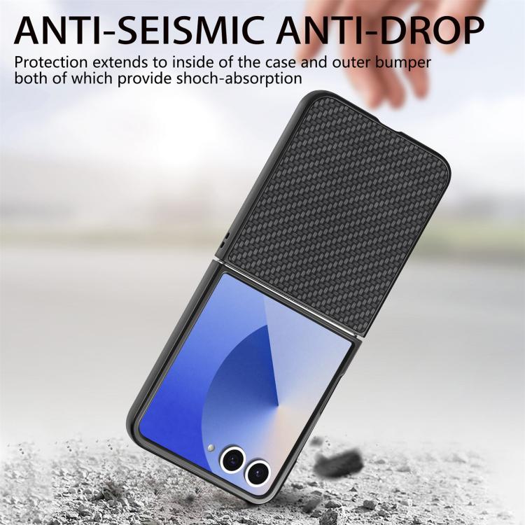 Funda trasera de cuero con textura de fibra de carbono para Samsung Galaxy Z Flip 7 5G (negra)