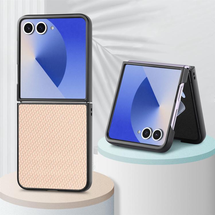 Funda trasera de cuero con textura de fibra de carbono para Samsung Galaxy Z Flip 7 5G (caqui)