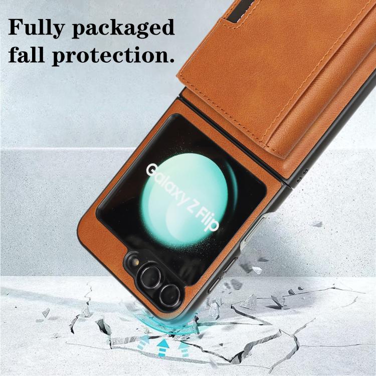 Funda de cuero plegable triple con imán fuerte MagSafe para Samsung Galaxy Z Flip6 (marrón)