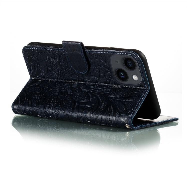 Para iPhone 15 Funda de Cuero con Tapa y Estampado de Flores de Encaje (Azul Oscuro) - MOVILSTORE