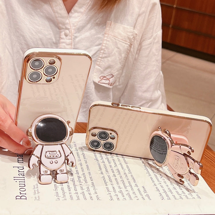 Para iPhone 15 Funda para Teléfono con Soporte de Astronauta Galvanizado (Negro) - MOVILSTORE